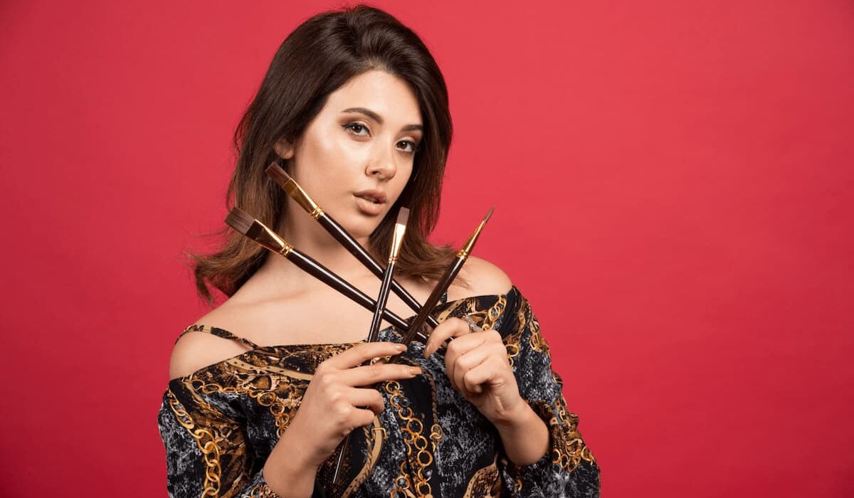 how much to tip makeup artist
