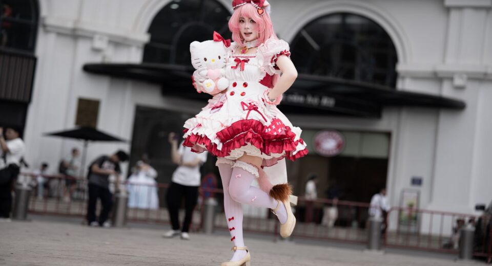 How to Make a Maid Outfit for Cosplay