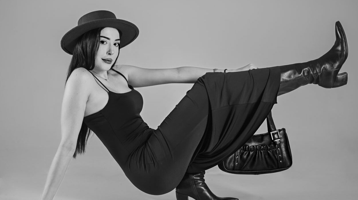 Black Fedora Women's Hats in the 70s and 80s Fashion